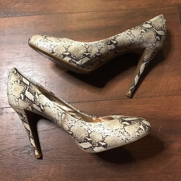 BCBGeneration Python Snake Pumps - Picture 2 of 8